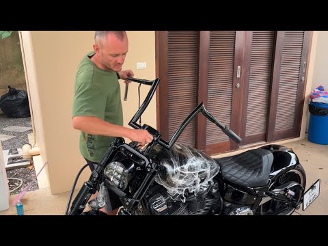 Видео: Замена руля на Harley Davidson Breakout