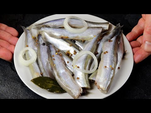 Видео: Не жарьте и НЕ ЗАПЕКАЙТЕ! В рыбном магазине дали рецепт и научили солить МОЙВУ! Вкусный рецепт мойвы