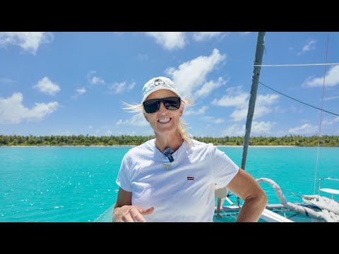 Видео: Жизнь на лодке на Бора-Бора: реальность рая