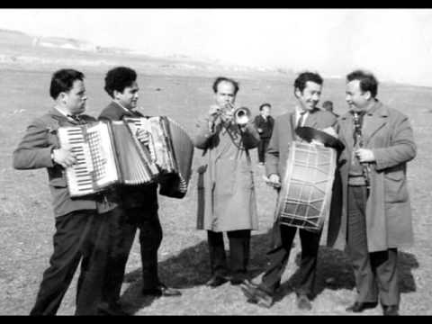 Видео: Крушевдолско хоро -  Садовската група