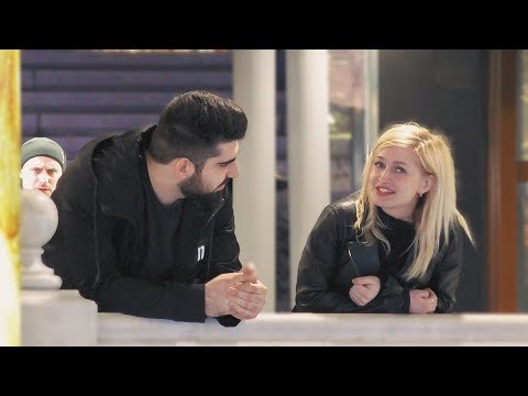 Видео: Не умеешь знакомиться? Держи наглядный пример