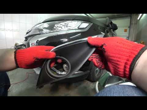 Видео: Замена лампочки противотуманки и самой противотуманки на Аутлендер 3 рестайл