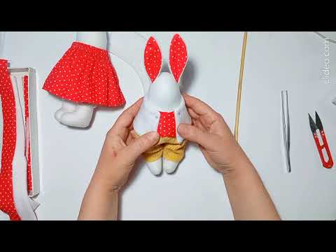 Видео: Тильда зайцы видео мастер класс.  Урок 4.  Шьём одежду для зайцев