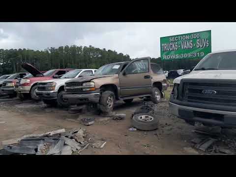 Видео: Ищем бампер на авторазборке (At the junk yard)