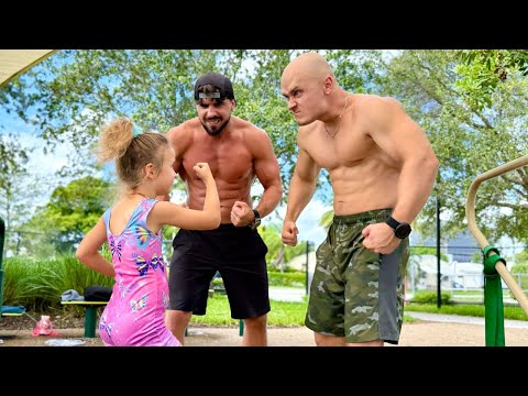 Видео: Девушка-гимнастка сражается с бодибилдерами в ЭПИЧЕСКОЙ фитнес-битве!