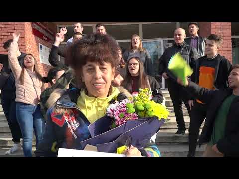 Видео: XII Д -  поканата за бал към г-жа Константинова