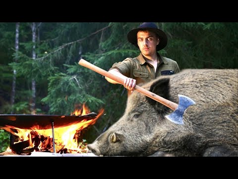 Видео: Я убил кабана и закоптил его для семьи!