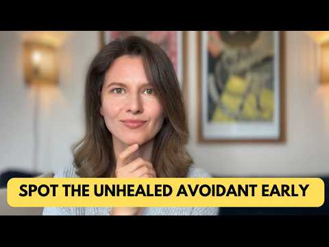 Видео: Как избегающая привязанность проявляется в раннем возрасте