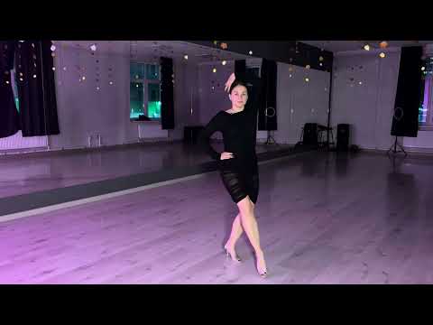 Видео: Разбор простой эффектной танцевальной связки на 8 счетов.