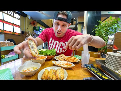 Видео: Я попробовал лучший нэм нуонг в Сайгоне | Невероятно вкусный соус!!! 🇻🇳