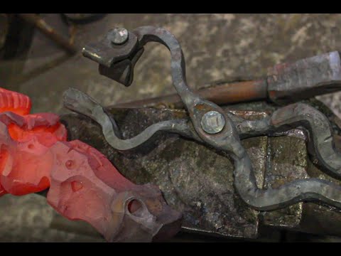 Видео: Кузнечные клещи для сложных поковок, как выковать супер-клещи 2023?