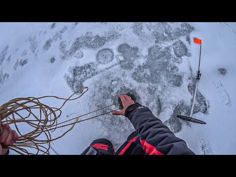 Видео: ЖЕСТЬ ЧТО КЛЮНУЛО НА ЖЕРЛИЦУ! РАЗДАЧА КРУПНОГО ОКУНЯ, ЯКУТИЯ ОТДЫХАЕТ! ЗИМНЯЯ РЫБАЛКА НА РУЗЕ.