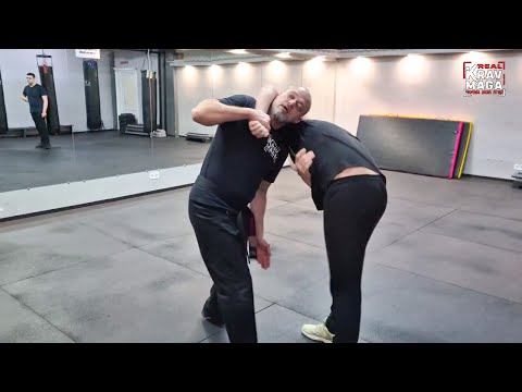 Видео: Захват за шею. Как правильно выбраться | Крав Мага Рукопашный Бой