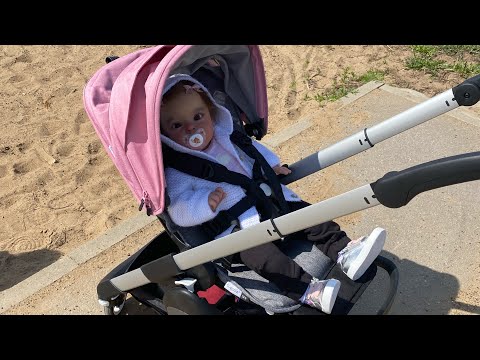 Видео: ПРОГУЛКА НА НОВОЙ КОЛЯСКЕ Bugaboo ant С ЕВОЙ и НЕЙТОМ НА ДЕТСКОЙ ПЛОЩАДКЕ