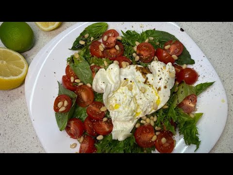 Видео: Салат с сыром Буррата и помидорами. Наслаждение для гурманов!