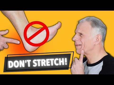 Видео: НИКОГДА не растягивайте больную пятку. Вместо этого сделайте следующее.