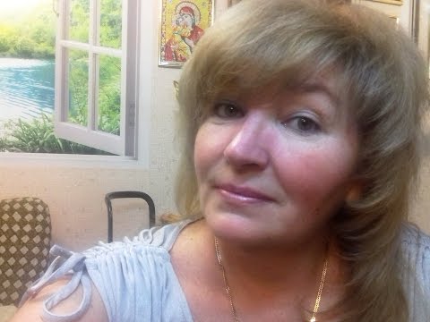 Видео: Как самой подстричь красивую чёлку .Легко !How to cut the most beautiful bangs