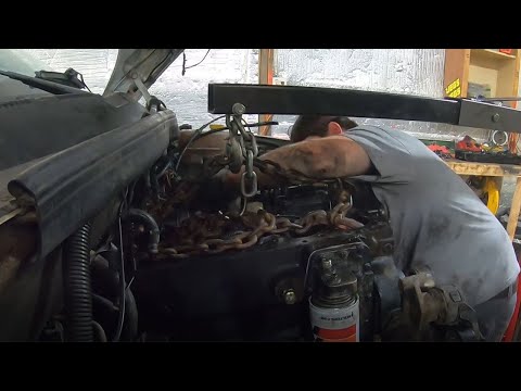 Видео: Снятие 24-клапанного двигателя Cummins — это тост!