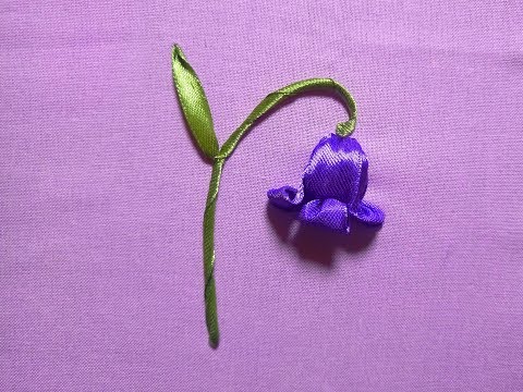 Видео: Первые шаги в вышивке лентами, вышиваем колокольчик.First steps in embroiding with ribbon