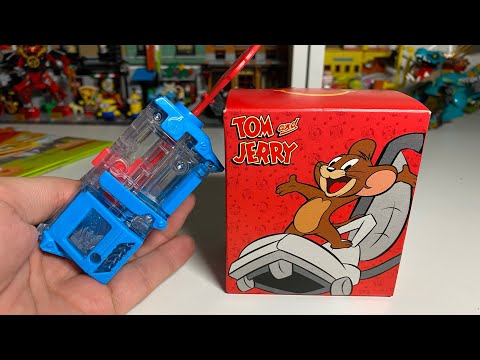 Видео: ИГРУШКИ ИЗ МАКДОНАЛЬДСА ПРОТИВ ИГРУШКИ ИЗ БУРГЕР КИНГА