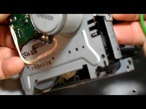 Видео: Aiwa AD F450. Звук плывёт, не работает перемотка назад. Вытянулся пассик. Заменим - это простою