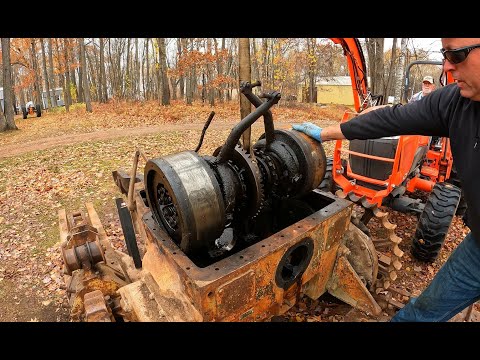 Видео: Снятие шестерен и крестовины трансмиссии Caterpillar RD-6 — опорожнение «бака»! #2H1768 Эп.19