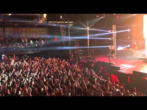 Видео: L'one - Все танцуют локтями / 10.10.15, А2 Green Concert, Санкт-Петербург