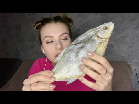 Видео: АСМР | ASMR | ACMR Кушаю рыбку вместе с собачкой 🐶