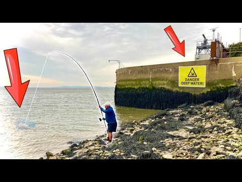 Видео: Я ПОПОЙМАЛ ТЯЖЕЛУЮ РЫБУ на ГЛУБОКОЙ ВОДЕ!