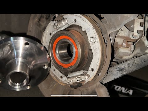 Видео: Как заменить задний ступичный подшипник на BMW 335i 328i 325i (E90 E91 E92 E93)