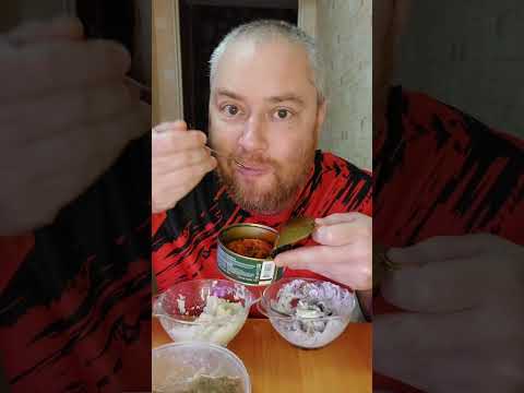 Видео: Консерва килька с овощами по венгерски,  пюре и рядовка фиолетовая с мазиком и луком. #мукбанг 