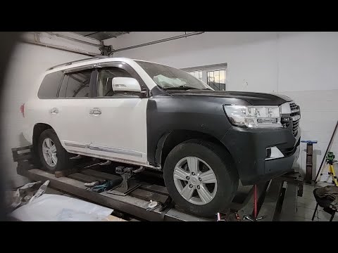 Видео: Toyota Land Cruiser 200.Вытяжка морды и сборка из китайских запчастей.