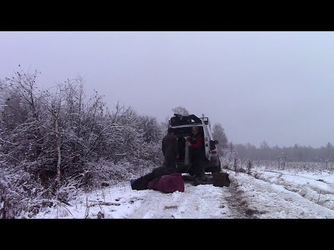 Видео: ПЕРВЫЙ СНЕГ А МЫ НА РЫБАЛКУ. РЕКА ПЕРЕКРЫТА МЕСТНЫМИ. ДНЁВКА. НАБРАЛ ШИПОВНИКА.