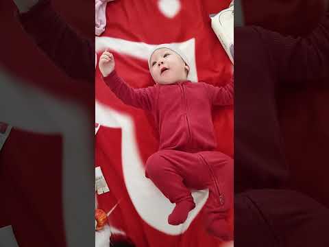 Видео: Кай учит слово мама