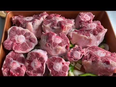 Видео: Как запечь бычьи хвосты — #EasyRecipe #SoulFood | Tanny Cooks