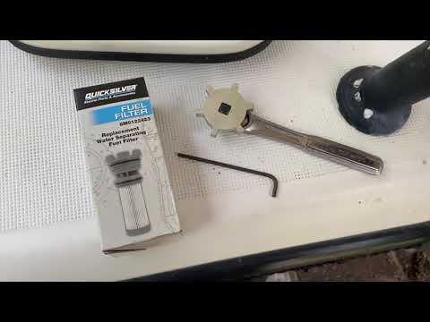 Видео: Замена топливного фильтра и слива паров Mercury OptiMax Pro XS