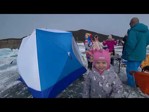 Видео: 8 марта на льду Байкала!