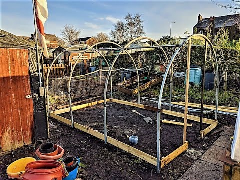 Видео: Как построить туннель из полиэтилена ~ Часть 6 ~ Ровное основание и дверная рама!