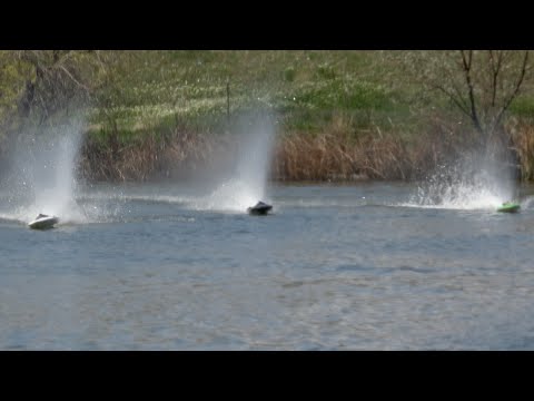 Видео: 16-я гонка в субботу, гонки на катерах RC Firestone, апрель 2025 г.