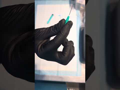 Видео: Как промыть нос кошке