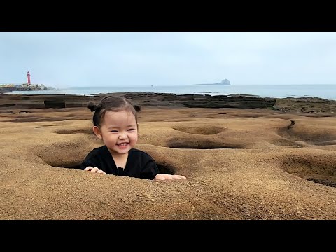 Видео: [SUB] RUDA играет в прятки на великолепном пляже острова Чеджу. 🏝