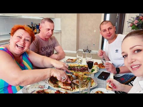 Видео: ВЛОГ КУПИЛИ ДАЧУ рядом с папой ! ПРАЗДНУЕМ у мамы в гостях ! Ванильная Семья влоги