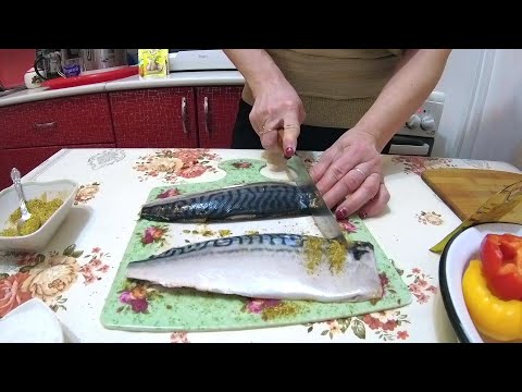 Видео: Живём в деревне \ Готовим скумбрию с овощами обалденный вкус.