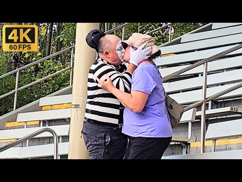 Видео: Смейтесь вместе с мимом Томом из SeaWorld Orlando 😂🤣 #tomthemime #seaworldmime #funny