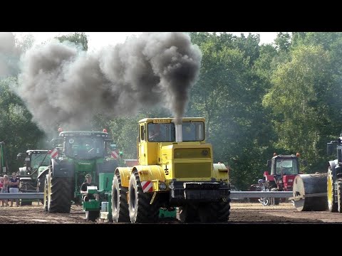 Видео: Советский трактор K-700 КИРОВЕЦ против всех | Soviet tractor K-700 KIROVETS against all