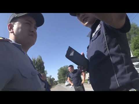Видео: Бардак! Полиция өздері ПДД бұзады! Министр мырза бұларды кім тәртіпке салады?
