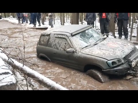 Видео: Жесть на бездорожье! Дастеры едут и многие другие...