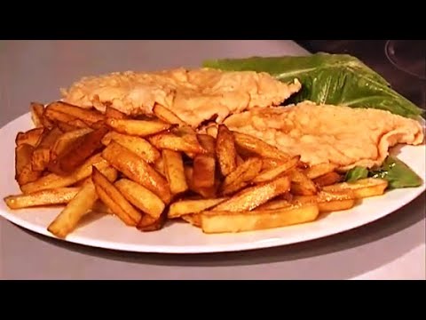 Видео: Жареная картошка фри с рыбой в тесте. Фиш-энд-чипс. Мужская еда с Андреем Бугайским. Выпуск №15