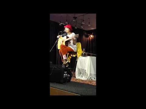 Видео: Екатерина Яшникова — Унылая пчела [Кострома, 18.10.2025]