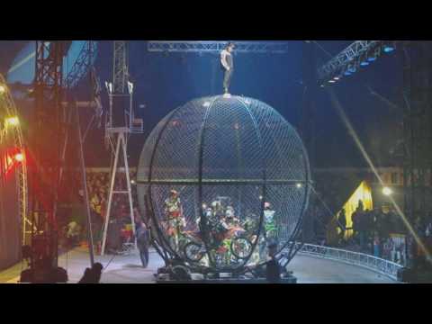 Видео: Цирк Демидовых. Шар смерти с мотоциклами.